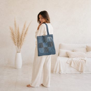   Egyedi patchwork válltáska újrahasznosított textilekből - Kék kockamozaik